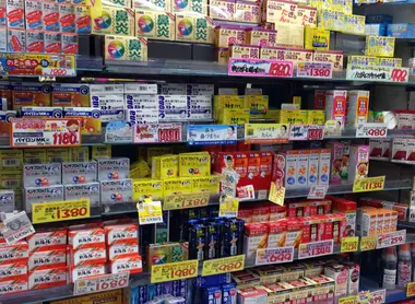 Le rayon médicament d'un drugstore japonais.