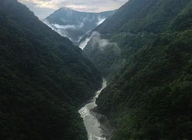 Les pentes escarpées de la vallée d'Iya.