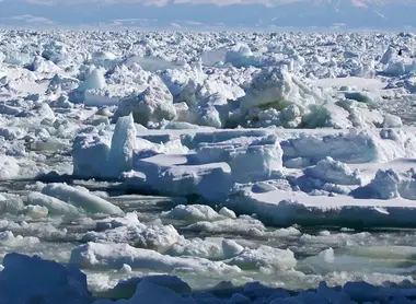 La mer de glace d'Okhotsk La mer de glace d'Okhotsk