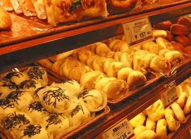 Estante de panadería japonesa.