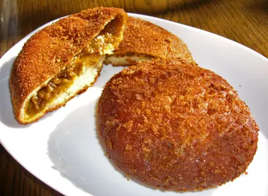 Los Kare pan (rellenos de curry) se consiguen en la mayoría de las panaderías japonesas.