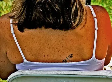 Exemple de petit tatouage camouflable avec un sparadrap avec lequel il ets plus facile d'aller au onsen. 