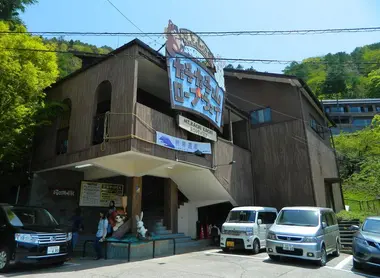 Le téléphérique Kachi Kachi et ses mascottes le lièvre et le tanuki