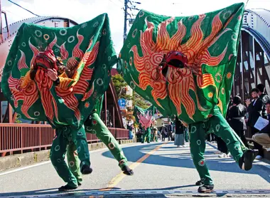 Danse de purification 'shishi' à Hida Furukawa.