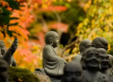 Un des disciples de Bouddha sur le chemin montant vers le Daishô-in. Un des disciples de Bouddha sur le chemin montant vers le Daishô-in.