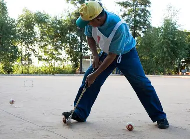 Un joueur de gateball. Un joueur de gateball.