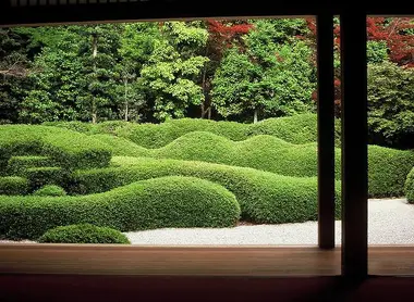 The Daichi-ji garden seen from the inside. The Daichi-ji garden seen from the inside.