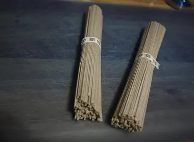 Des soba pas encore cuites.