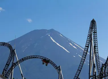 Le Fuji-Q Highland et ses montagnes russes les plus raides du monde