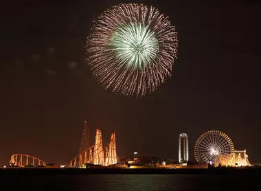 Profitez des feux d'artifice le soir au Nagashima Spa Land Profitez des feux d'artifice le soir au Nagashima Spa Land