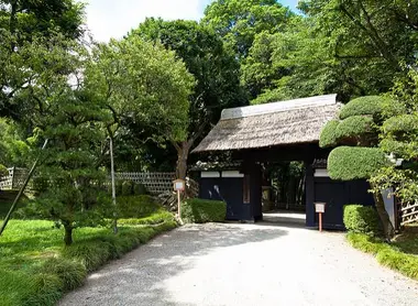 A path in Kairaku-en garden A path in Kairaku-en garden