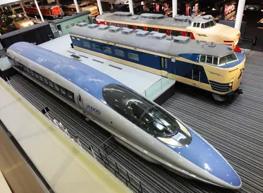 Trains exposés dans le musée ferroviaire de Kyoto.