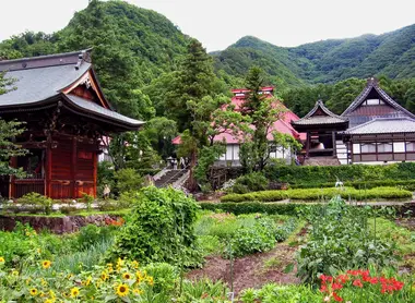 Le temple Ganshô-in et son jardin de fleurs Le temple Ganshô-in et son jardin de fleurs