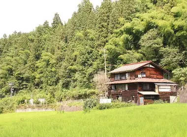 On the Nakasendô road in the Japanese countryside.