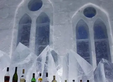Boire un cocktail glacé sur le lac Shikaribetsu Boire un cocktail glacé sur le lac Shikaribetsu