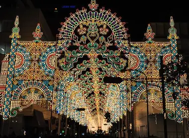 Perspective sur un tunnel d'illuminations Perspective sur un tunnel d'illuminations