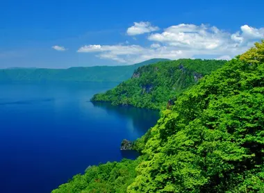 Le lac Towada en été Le lac Towada en été