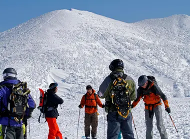 Skieurs sur le Mont Hakkôda Skieurs sur le Mont Hakkôda