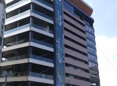 L'Orizuru Tower s'élève dans le centre de Hiroshima