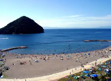 La baie et la plage d'Asamushi onsen en été La baie et la plage d'Asamushi onsen en été