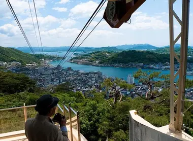 Vue du parc Senkô-ji depuis le téléphérique