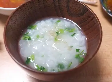 Le Nanakusa kayu, les sept herbes dans la bouillie de riz