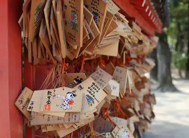 Plaquettes votives du sanctuaire Hakozaki-gû