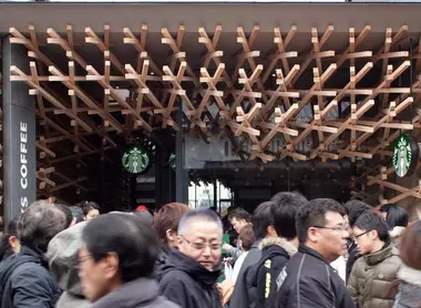 Le Starbucks signé Kengo Kuma dans la préfecture de Fukuoka Le Starbucks signé Kengo Kuma dans la préfecture de Fukuoka
