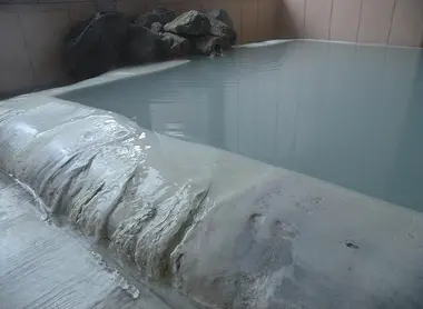 Shirahone onsen ou la station thermale des "os blancs"