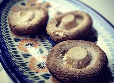 Des champignons shiitake, entrant dans la composition de certaines soupes miso