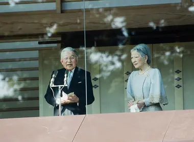 L'Empereur du Japon, Akihito, adresse ses voeux au peuple, aux côté de sa femme. L'Empereur du Japon, Akihito, adresse ses voeux au peuple, aux côté de sa femme.