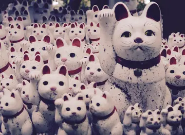 Le temple Gotoku-ji et son parterre de maneki-neko