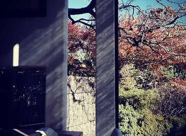 L'extérieur du Yagumo-Saryo sous le soleil