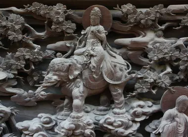 Les sculptures sur panneau de bois à Shibamata