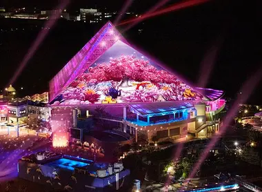 Spectacle nocture sur le toit de l'Aqua Museum du Yokohama Kakkeijima Sea Paradise. 
