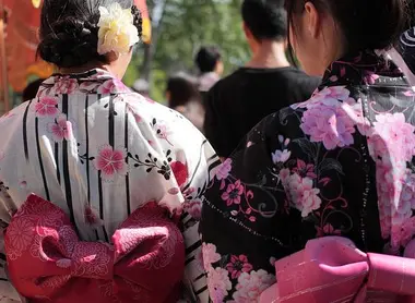 Wearing yukata to Hanami