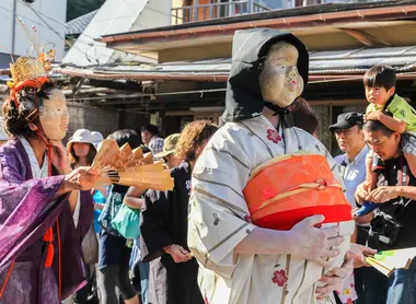 La procession masquée du festival Menkake Gyôretsu à Kamakura