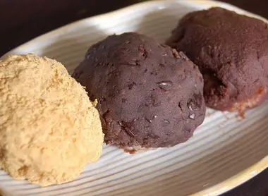 Ohagi, gâteaux consommés au Japon lors de la semaine de l'équinoxe de printemps, Haru no higan Ohagi, gâteaux consommés au Japon lors de la semaine de l'équinoxe de printemps, Haru no higan