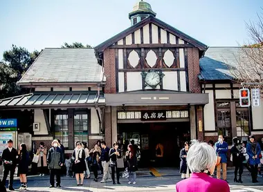 La gare d'Harajuku, sortie Takeshita street La gare d'Harajuku, sortie Takeshita street