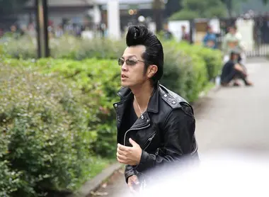 Les garçons aux looks Rockabilly, près du parc de Yoyogi dans le quartier d'Harajuku Les garçons aux looks Rockabilly, près du parc de Yoyogi dans le quartier d'Harajuku