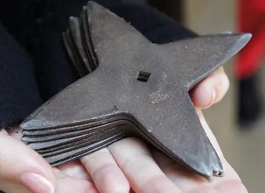 Des shuriken, armes employées par les ninja Des shuriken, armes employées par les ninja