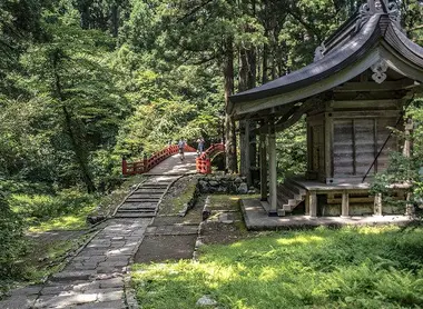 Le sentier du Dewa Sanzan, dans la montagne de Yamagata Le sentier du Dewa Sanzan, dans la montagne de Yamagata
