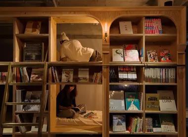 Compartiments couchettes et étagères