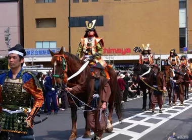 Les cavaliers de la parade des guerriers à Matsue