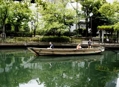 Promenade en bateau avec l'association "Wasen Tomo no Kai" au parc Shinsui kôen de Tokyo