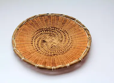 La cesta de bambú Takezaru se usa para escurrir los alimentos.