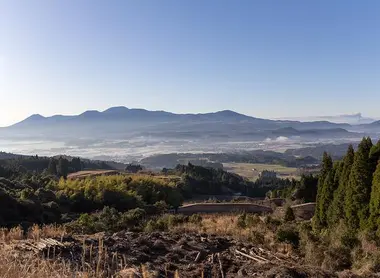 Les montagnes Kirishima, près du village de Takaharu (préfecture de Miyazaki) Les montagnes Kirishima, près du village de Takaharu (préfecture de Miyazaki)