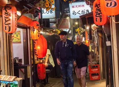 Ruelle et restaurants de yakitori dans Omoide Yokochô, Shinjuku Ruelle et restaurants de yakitori dans Omoide Yokochô, Shinjuku