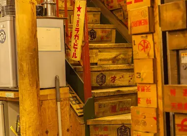 L'entrée d'un izakaya à Omoide Yokochô, Shinjuku L'entrée d'un izakaya à Omoide Yokochô, Shinjuku