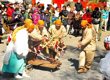 Le festival Nawashiroda (Bebu ga haho) à Takaharu (préfecture de Miyazaki)